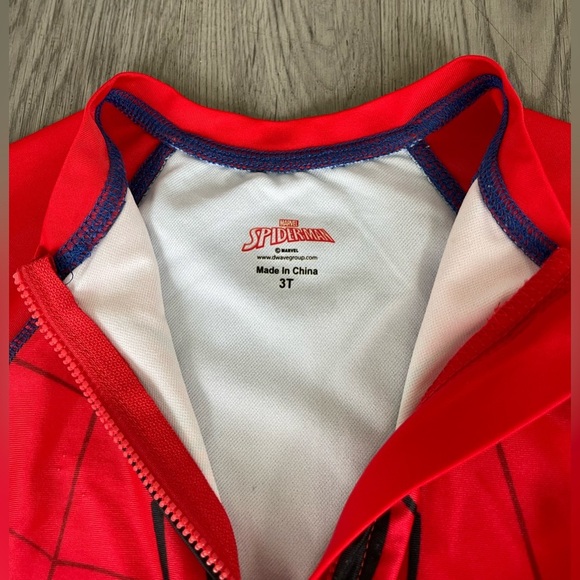 Spider-Man one piece bathing suit size 3t - Picture 2 of 5